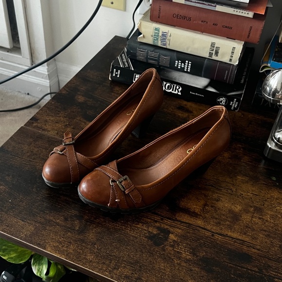 SOLD Darling caramel brown leather heels - Picture 1 of 3